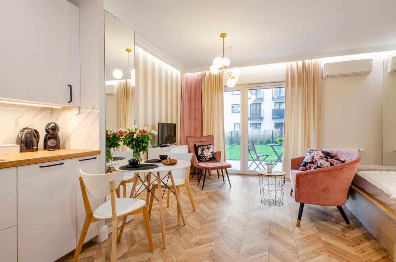 Sky Home- Rose Apartament -Manufaktura, Bezplatny Parking, Klima, Dostep Na Kod Lodz  Exterior photo